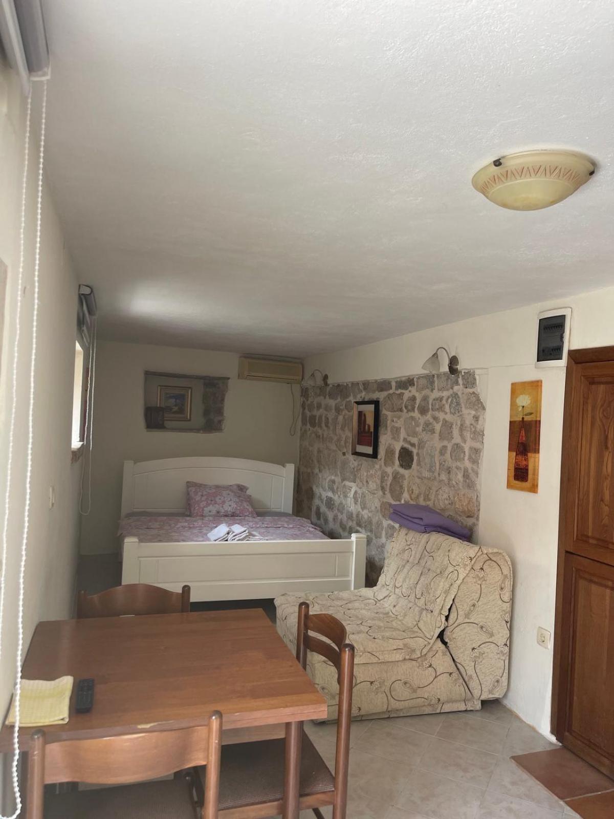 Apartments Lanmari Risan Pokoj fotografie