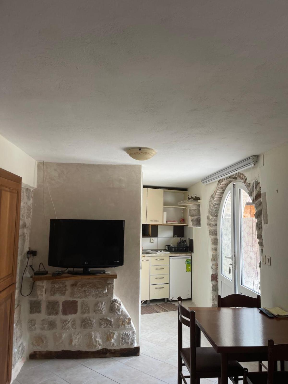 Apartments Lanmari Risan Pokoj fotografie